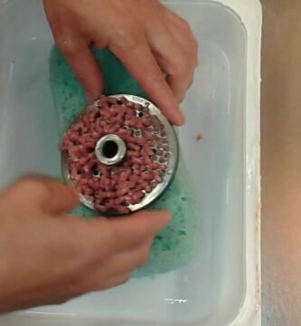 cómo limpiar la base de una picadora de vegetales