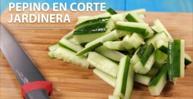cómo picar correctamente pepinos usando cuchillas afiladas