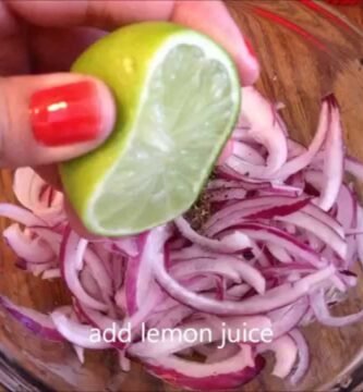 ensalada de cebolla con picado fino