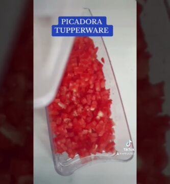 preparar platos saludables con cebollas bien trituradas usando picadora eléctrica
