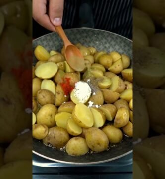 preparar platos saludables con papas en cubos usando picadora manual
