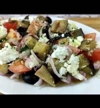 ensalada de berenjena usando picadora manual