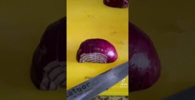 trucos para cortar rápido cebollas usando cuchillas afiladas