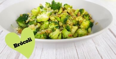 preparar platos saludables con brócoli picado usando picadora manual