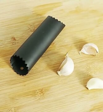 trucos para cortar rápido ajos en picadora manual