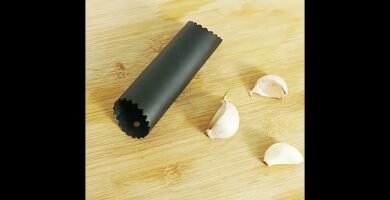 trucos para cortar rápido ajos en picadora manual