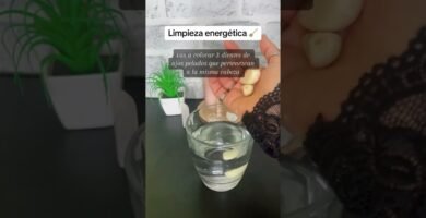 trucos para cortar rápido ajos optimizando el espacio del recipiente