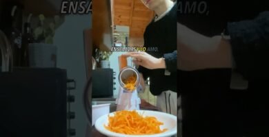 organizar tus comidas semanales con zanahorias picadas usando picadora eléctrica